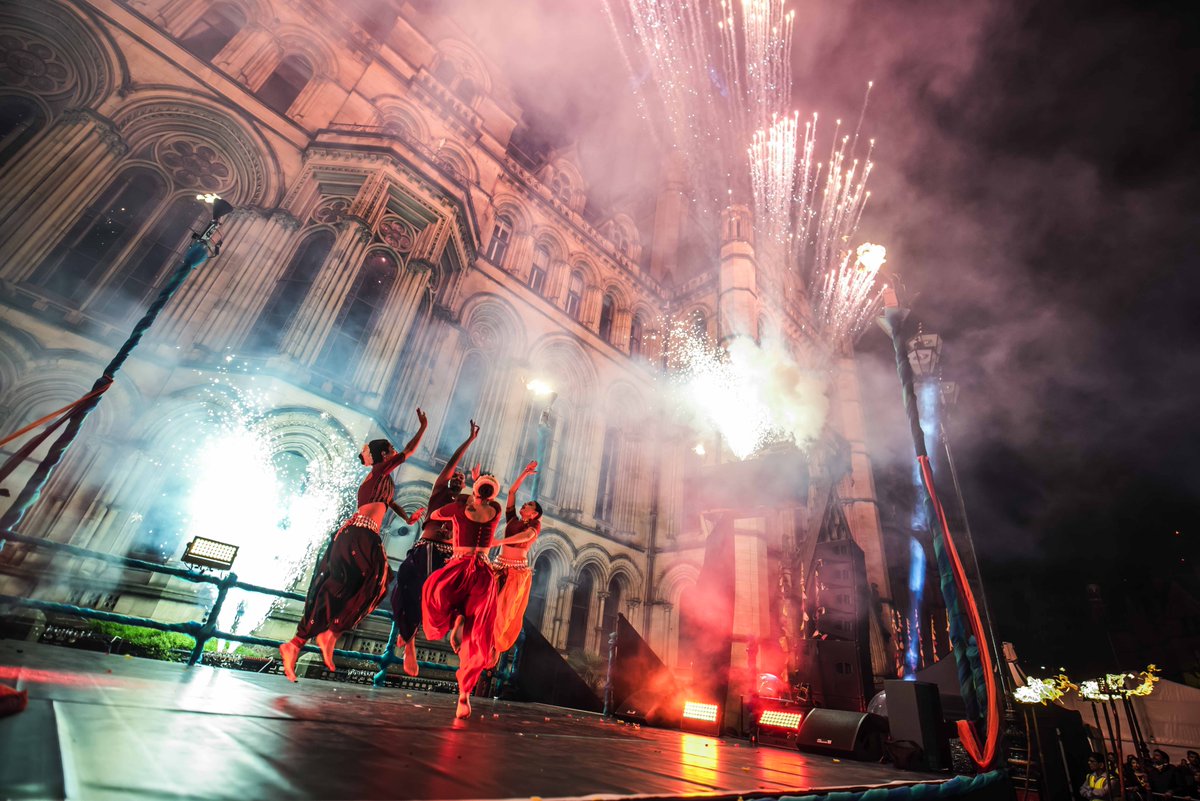 walktheplank's tweet photo. Happy #Diwali2022 to all of our friends celebrating the #FestivalofLights across Greater Manchester &amp; beyond!🪔

Join @Digital_Diwali from 6pm to celebrate with a special digital programme featuring the very best of 2020 &amp; 2021 performances.

🔗Watch here: https://t.co/508MjoG2Ah https://t.co/oYQQrf2mRR