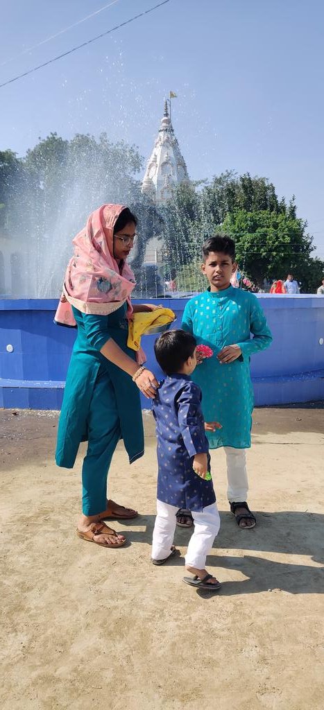 इस बार का #दीपावली #पूजन मेरे पैतृक गांव #बामनौली (बागपत) में।

 ऐसा माना जाता है कि यह पश्चिमी उत्तर प्रदेश का एक मात्र ऐसा गांव है,

 जहां सबसे ज्यादा और प्राचीन #मंदिर होने के प्रमाण मिलते है। #HappyDiwali2022