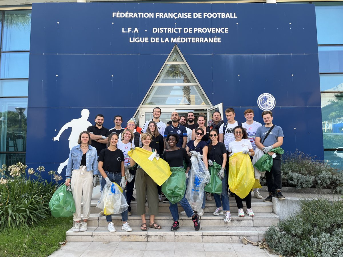 En collaboration avec Reform et Football Ecologie France, le District de Provence a pu organiser une journée de sensibilisation environnementale le vendredi 7 octobre 2022. 🌱
Cette journée a été l’occasion d’allier valeurs du sport et développement durable ♻️