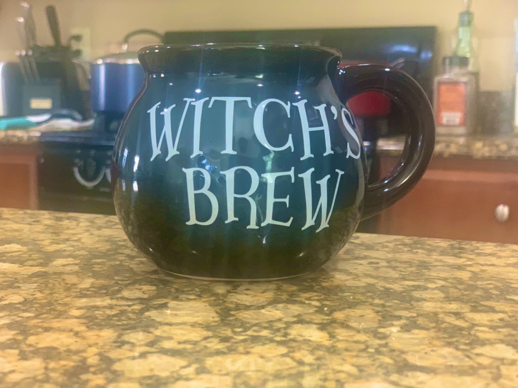 HubyRenee's tweet photo. El café de la bruja 😅🤣 https://t.co/jb4Ka6sciT