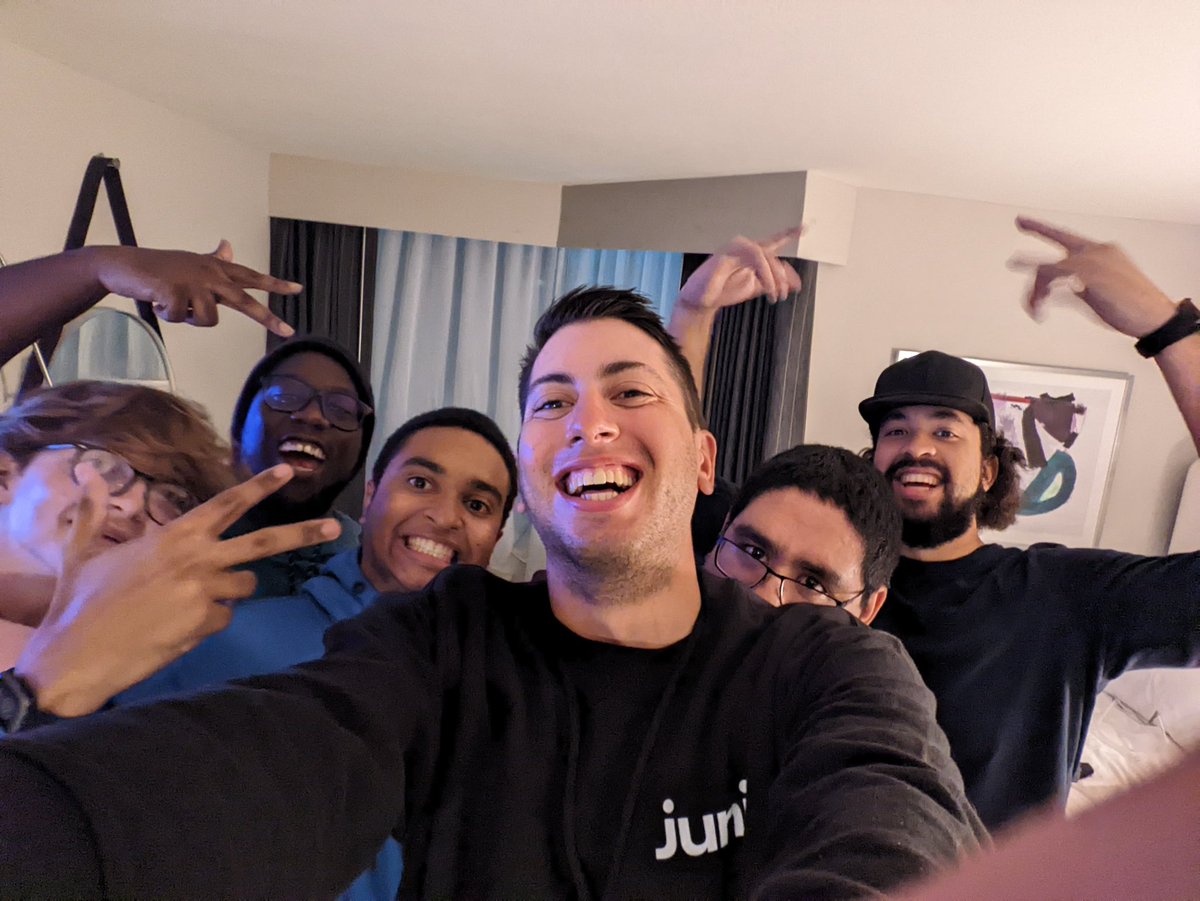 Athos_fgc's tweet photo. Glad I was able to sneak out to CoN, missed friends and missed fgs https://t.co/b2my9wiIvg