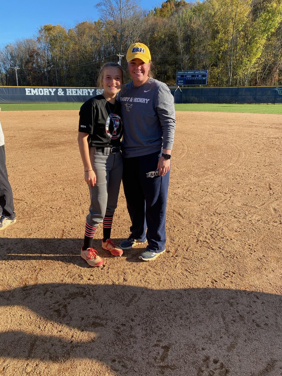 KaliCookie13's tweet photo. I had a great time this past weekend @emoryandhenry softball camp! It was a great experience. I learned more about the game and a lot about the little details that are important. Thank you to @Coach_MariCook and the other coach’s there for working with me! Can’t wait to go back! https://t.co/D5AOyEUPSg