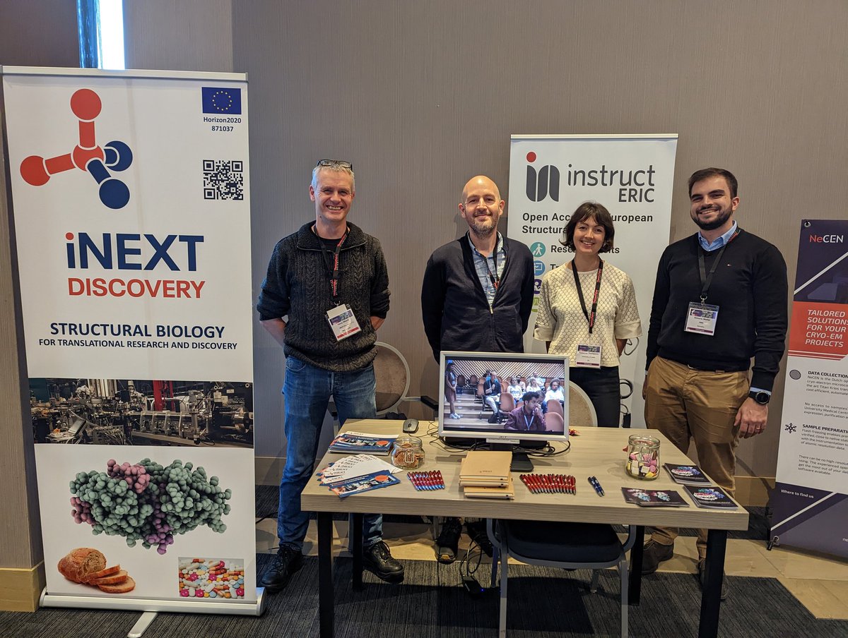 Team @iNEXT_Discovery <a href="/instructhub/">Instruct-ERIC</a> #CryoEM at #PSDI2022 

Come and talk to us about access to cryoEM and structural biology infrastructures! 

Plus @HansWienk has stroopwaffels 👌