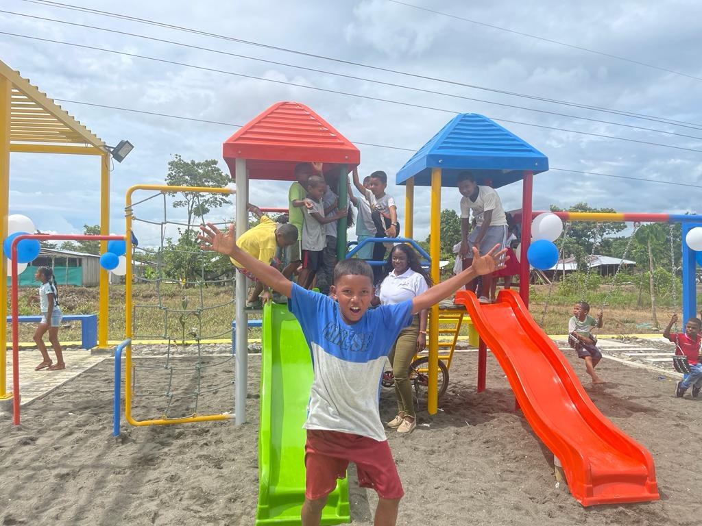 RenovacionCo's tweet photo. 🙌El @FondoONUCol y la ART en cooperación con
@pnudColombia entregaron obras #PDETE a comunidades del #Chocó.
✅Se trata de la entrega de 3⃣parques infantiles y 2⃣placa huella que benefician a Consejos Comunitarios de los municipios de Carmen del Darién y Riosucio. 🧵 https://t.co/MVDea8urCE