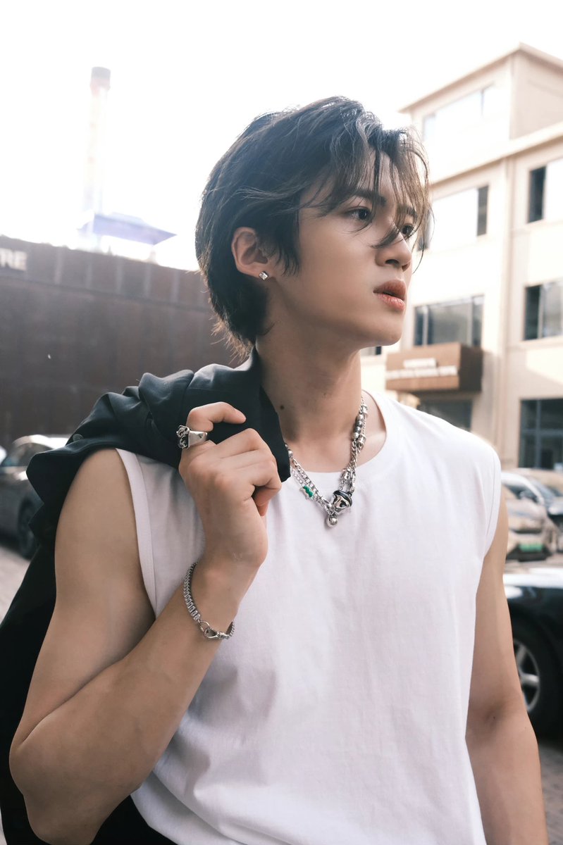 FinnishTheCzech's tweet photo. Happiest of birthdays to our Shanghai Prince! Unis love you so much Yanan! We miss you and hope you have an incredible day!
#안녕친구들_옌안_생일이에요 #EternalPrinceYananDay #HappyBirthdayYanan
@CUBE_PTG https://t.co/J9Mw2kEewT