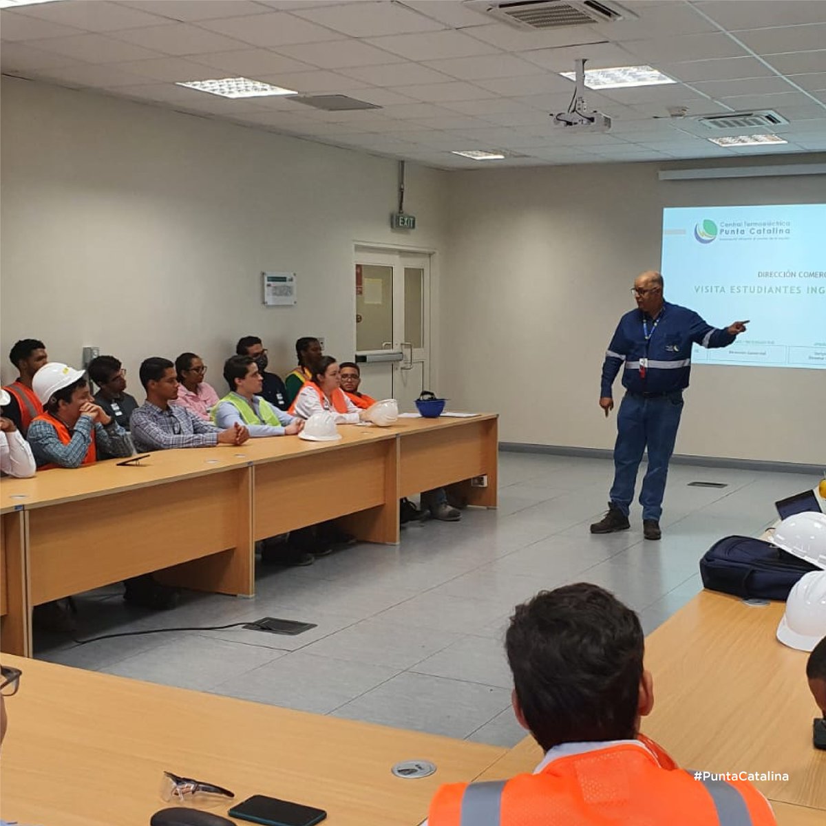 En esta ocasión, recibimos a un grupo de estudiantes de la Universidad <a href="/intecrd/">INTEC</a>, quienes durante un recorrido por nuestras instalaciones en #PuntaCatalina conocieron los componentes, equipos esenciales de la central y su funcionamiento operativo.