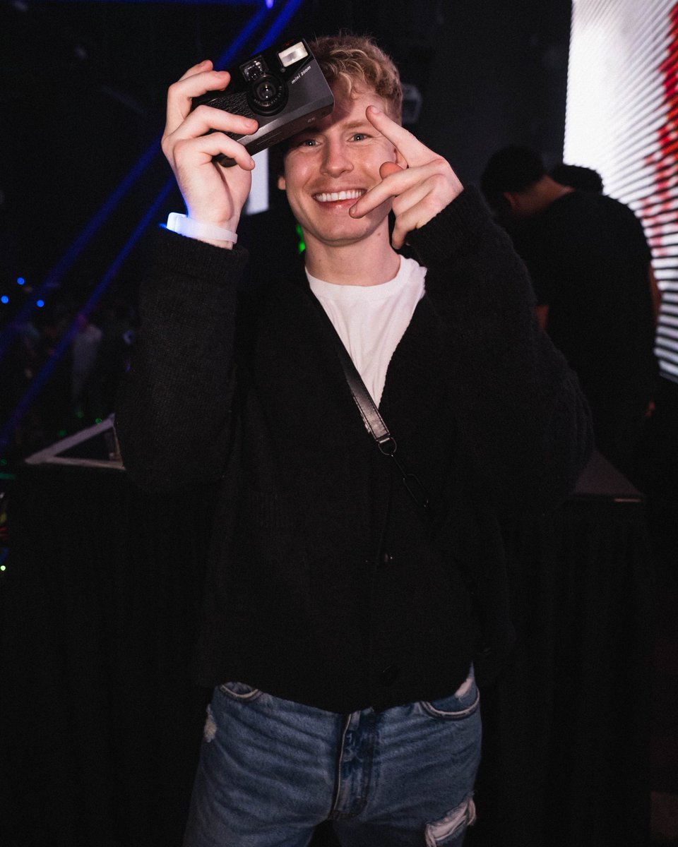 FaZeClan's tweet photo. Happy Birthday @Teeqo! ❤️🌹 https://t.co/TJhugT1F0Q