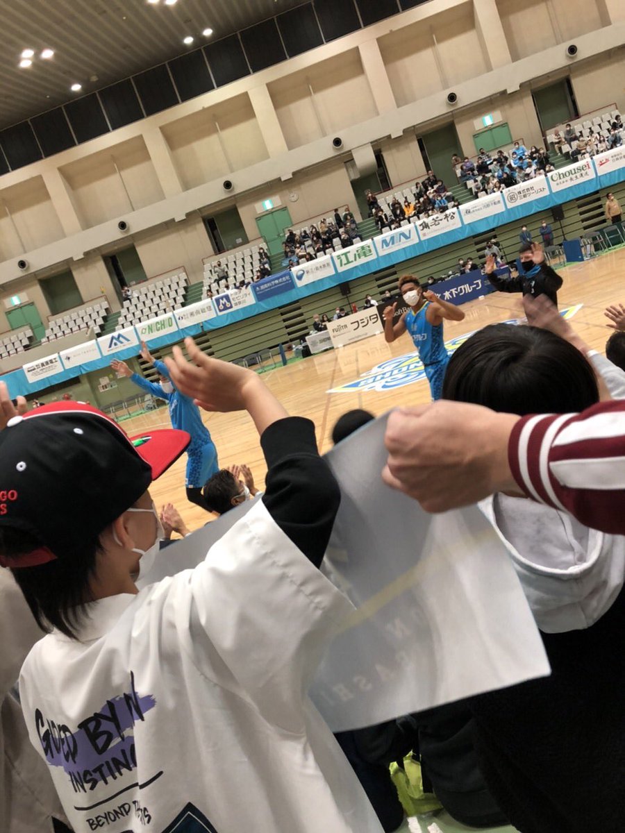 tatsu1255's tweet photo. @1219_leon 秋葉台に続いて2回目の観戦、本日も子供達に良い刺激をありがとうございました‼︎タオルを持って手を振ってたらGOODサインをしてくれて、息子は目をキラキラさせて「グー👍してくれた！ファンクラブ入ろう！」と興奮してました🤣
がんばれレオンくん！
がんばれ湘南！ https://t.co/s5spvqnnfr