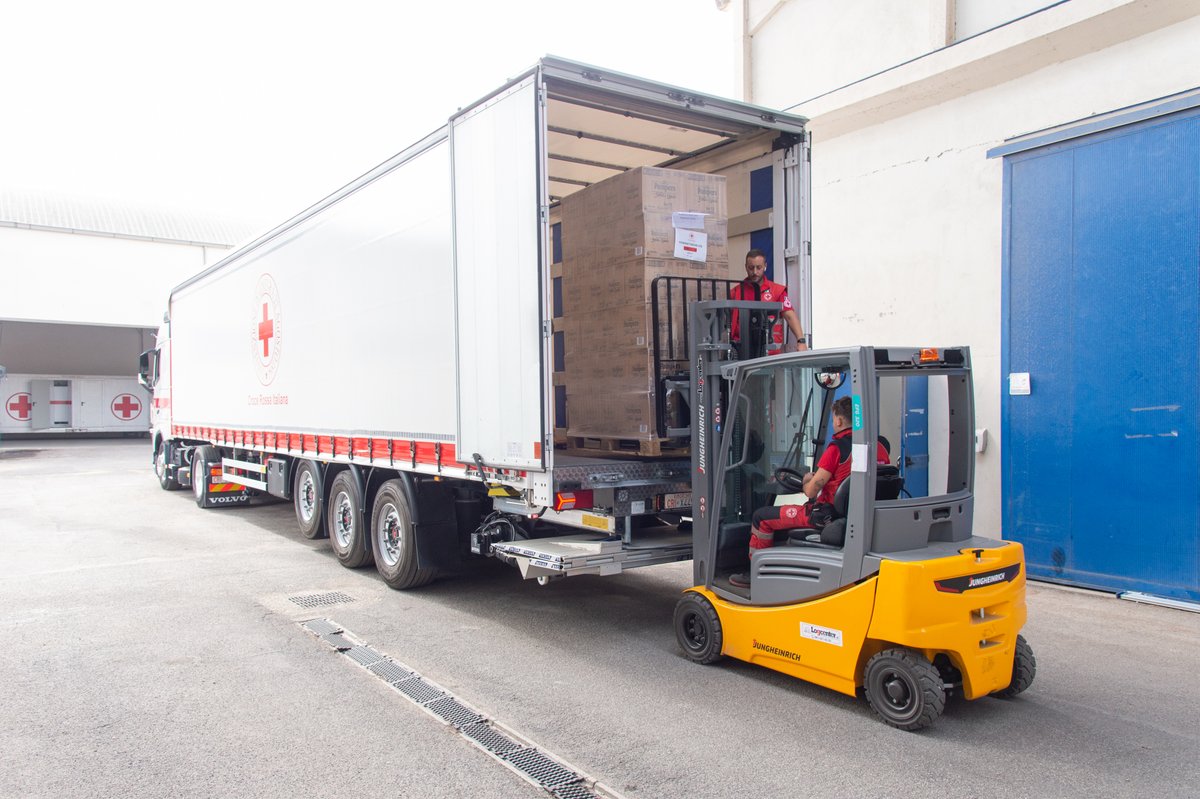 RealCasaBorbone's tweet image. Ingente donazione dell&apos;Ordine Costantiniano di San Giorgio per l&apos;Ucraina grazie all&apos;aiuto della Croce Rossa Italiana
#realcasadiborbone #crocerossaitaliana #constantinianorder