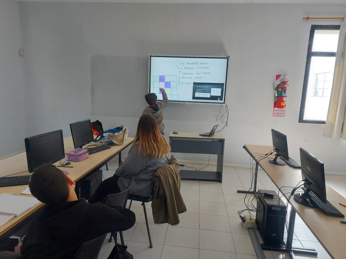 DTEReg15's tweet photo. Hoy Lunes, el equipo de la @DTEReg15 en el Club de Tecnología en el #CUCH de #Chivilcoy
Pensamiento lógico para la resolución de problemas antes de iniciar con #Programación y #Robótica!!
@AlbertoSileoni @ClaudiaBracchi1 @DTE_BA https://t.co/BbqvFegO4B