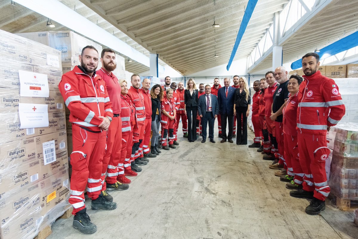 RealCasaBorbone's tweet image. Ingente donazione dell&apos;Ordine Costantiniano di San Giorgio per l&apos;Ucraina grazie all&apos;aiuto della Croce Rossa Italiana
#realcasadiborbone #crocerossaitaliana #constantinianorder