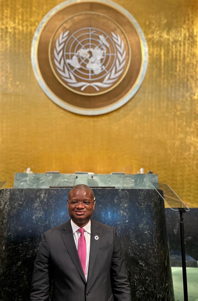 aliouMdia's tweet photo. Célébration #JournéeNationsUnies 24 Oct. Faire vivre valeurs &amp; principes de la Charte des NU, donner chance à la paix en mettant fin aux conflits, fin à l’extrême pauvreté, réduire les inégalités, protéger la planète, rééquilibrer la balance en faveur des femmes &amp; filles.@UN_Togo https://t.co/jaunUkax0f
