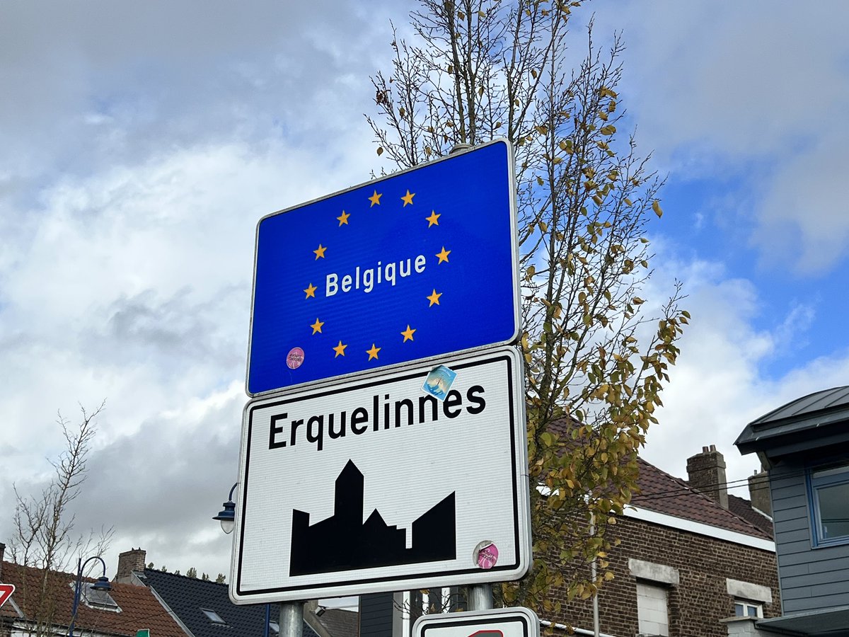 StudyBrewing's tweet image. Walked through Northern France today, along the Sambre River. Train/bus to Erquelinnes and then zigs and zags across the Belgium/France border. Later trained to Thuin for a revisit and re-climb of their bell tower. For refreshments, L'Estaminet had a very good beer menu.