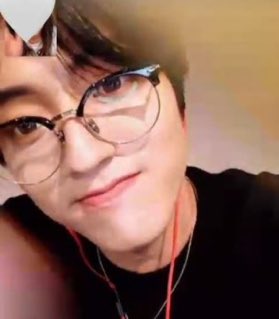 아 존㉯ 자장가로 기타들고 쉬즈어베이비 불러줄것같이 생겼다