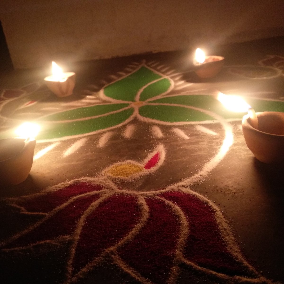 Happy Diwali everyone 🎆 🎇🚩 Wish you a happy, healthy, safe, courageous and prosperous year ahead. Jai Shri Ram 🙏