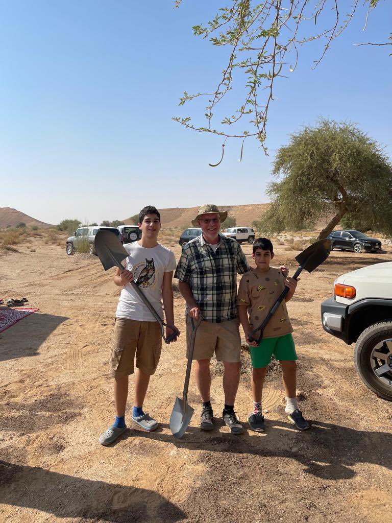 ericlac83's tweet photo. PLANT A SMILE. #plantations #trees. Last weekend #FAO and #NCVC #SaudiArabia plant 600 trees in the #ThadiqNationalPark in #Thadiq with volunteers from all over the world. Thank you very much everybody. https://t.co/TJkbHRsEf7