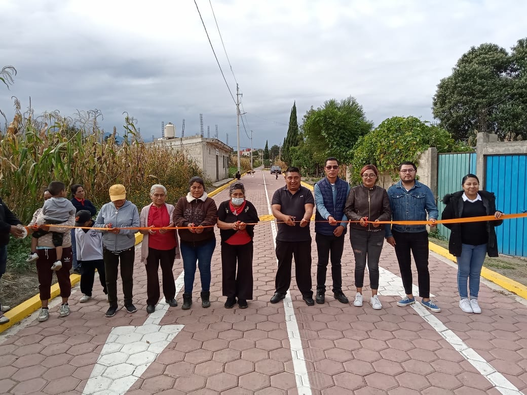 GobDeCalpan's tweet photo. ⚒️Con acciones contundentes para el beneficio de los ciudadanos, el Gobierno Municipal de Calpan que encabeza Fernando Castellanos Hernandez realizó el corte del listón inaugural en la calle #soledad en la cabecera Municipal. https://t.co/xyyGHdz4hW
