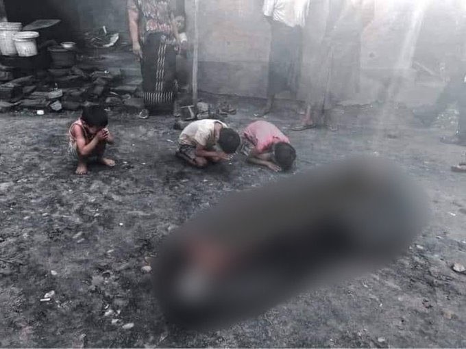 mth_candy's tweet photo. The horrific footage of the image in which three young children are helplessly crying over the body of their beloved father, who was killed by the shelling of the junta army, is going viral in Myanmar. 

Photo/CJ 
Credit @TheChindwin https://t.co/3bf3VtkJS7