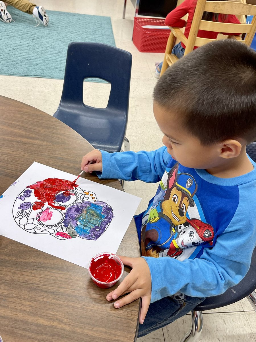InfanteDeLeon's tweet photo. Q-Tip painting for little hands! #ecse #thisisprek #diadelosmuertos #finemotorskills https://t.co/Qq3kYZ7Jsz