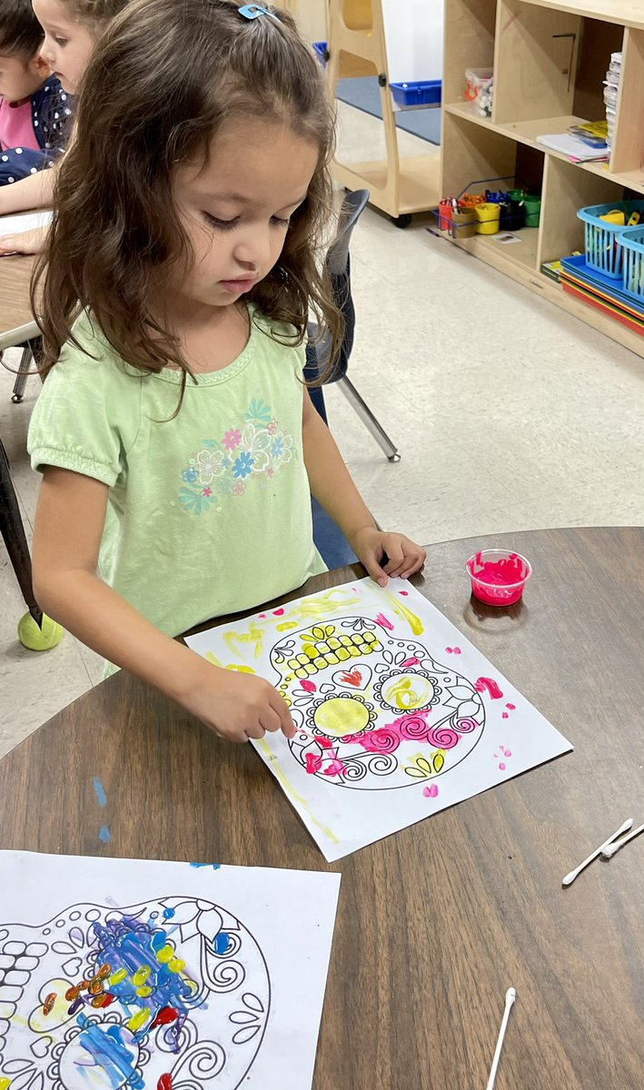 InfanteDeLeon's tweet photo. Q-Tip painting for little hands! #ecse #thisisprek #diadelosmuertos #finemotorskills https://t.co/Qq3kYZ7Jsz