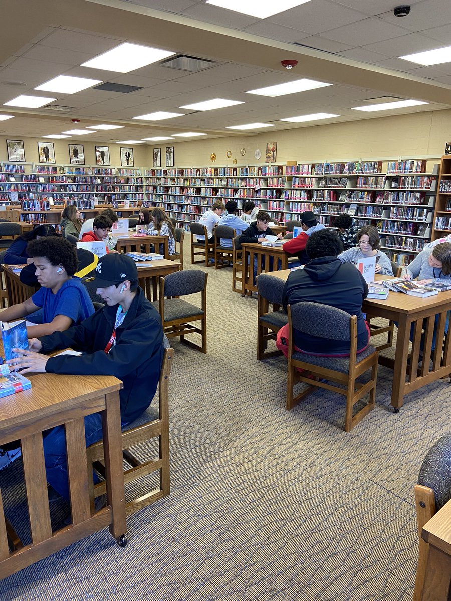 MrsBMcCormick's tweet photo. Mrs. Carson @panther_phs prepared an awesome book tasting for our English 1 students this morning to help them find choice novels they will ENJOY reading. Thank you, Mrs. Carson! You’re the best! https://t.co/1TPTO9XAFe