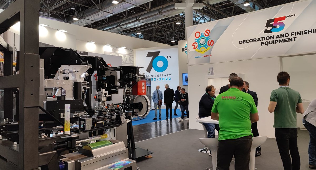 MossItaly's tweet photo. Some shots of the 6th day on our stand 4B50 #K2022 📷
Only 2 days are missing to the end of the show, pay a visit to MOSS srl and NANOVIS teams ! 😀🙌

@MossItaly #printing #technology #decoration #plastic #aluminum #packaging #green #sustainable #cleaning https://t.co/lX8NjJ4rLr