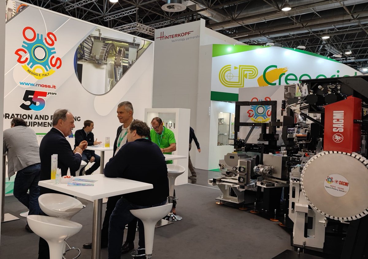 MossItaly's tweet photo. Some shots of the 6th day on our stand 4B50 #K2022 📷
Only 2 days are missing to the end of the show, pay a visit to MOSS srl and NANOVIS teams ! 😀🙌

@MossItaly #printing #technology #decoration #plastic #aluminum #packaging #green #sustainable #cleaning https://t.co/lX8NjJ4rLr