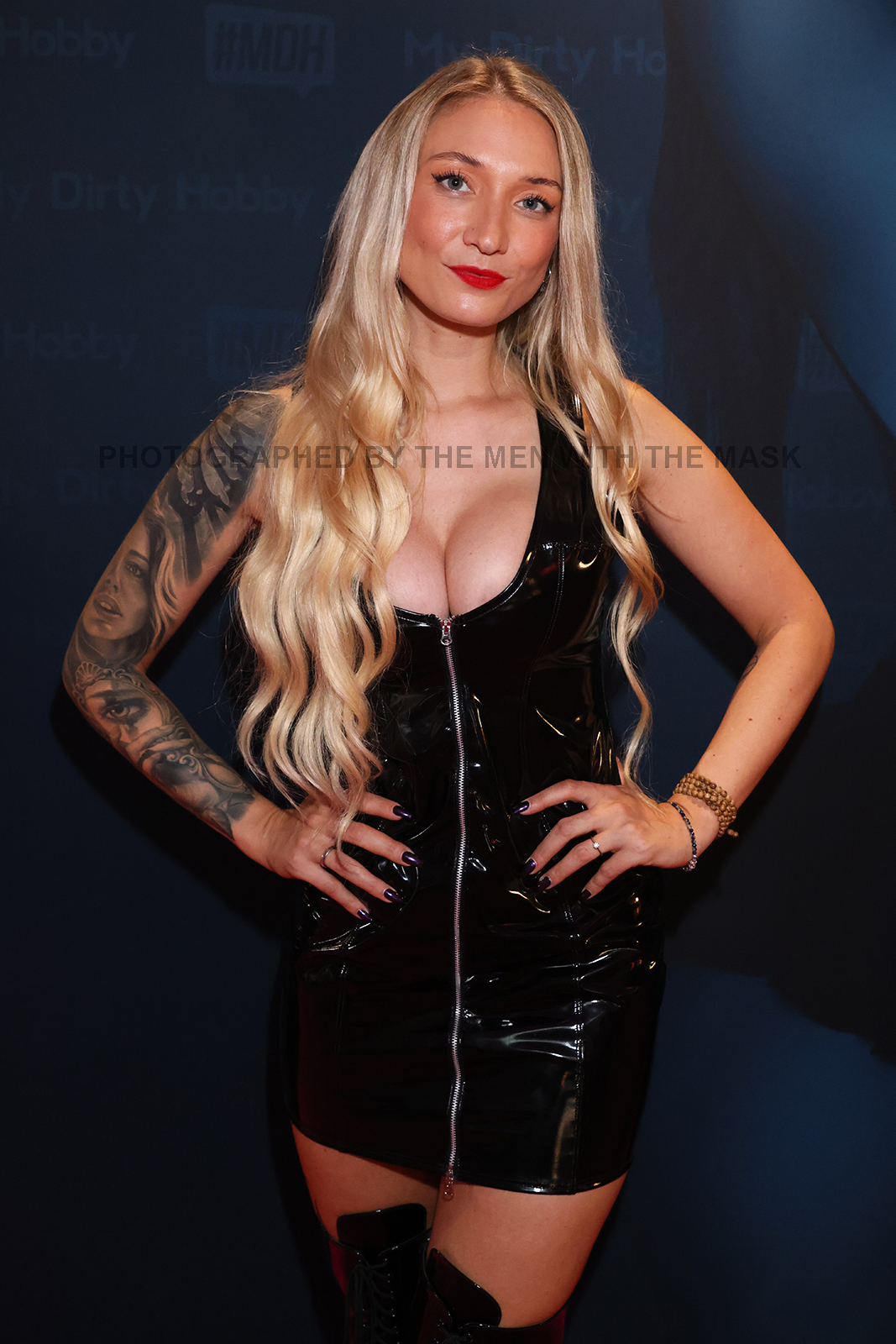 @fionafuchsno1 photographed by me at Venus in Berlin 2022 #Fionafuchs #Venus #VenusBerlin #Venus2022 #themenwiththemask #themenwiththem1 #latexdress #tattoos #tattoomodel #sexymodel #mdh #mydirtyhobby #pornhub #sexygirl https://t.co/7E5Ay7VNH2