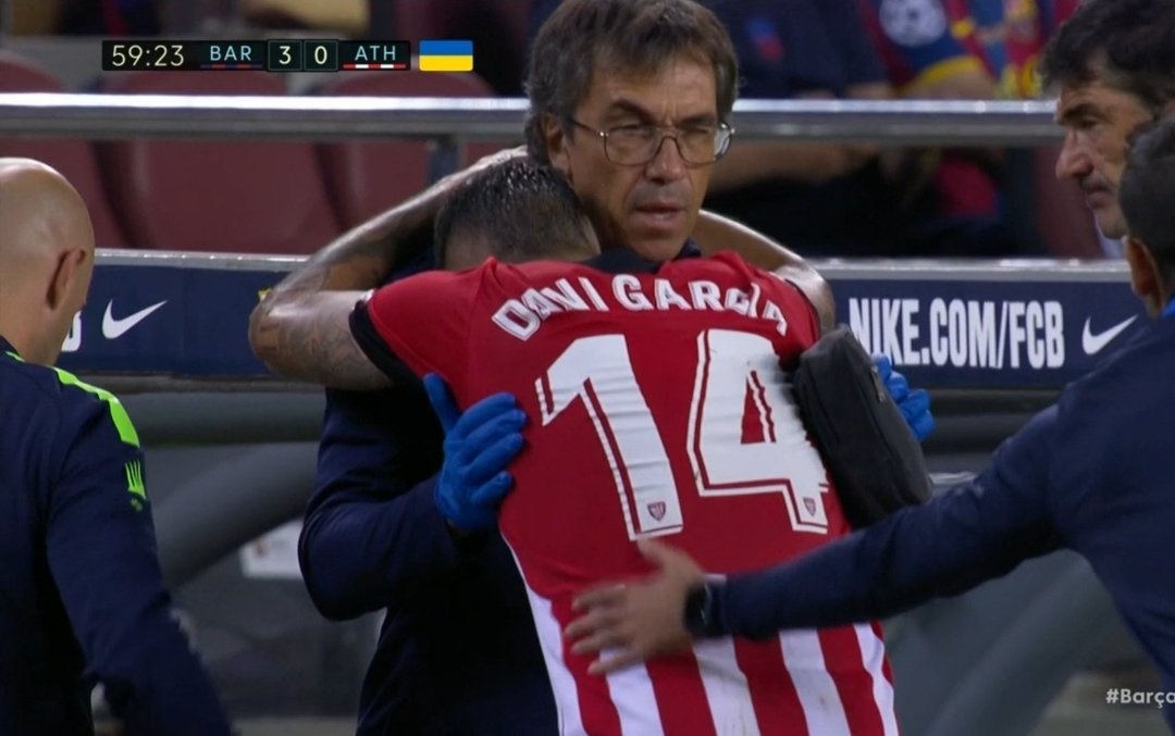 Aitzol_18's tweet photo. Ayer esta imagen me partió el alma💔
Contexto: Dani García salió en el minuto 21 por Ander Herrera y luego fue sustituido por lesion al 60
Aupa Dani❤️🤍
#AthleticClub https://t.co/OcC0HEnVZX