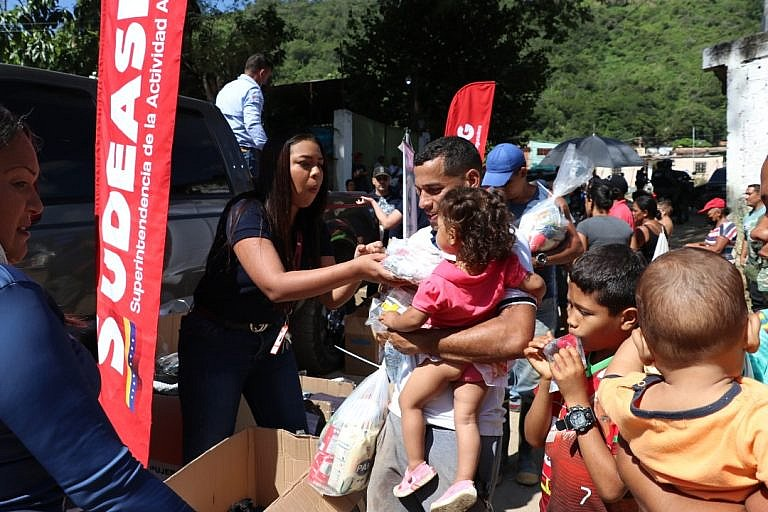 minecofinanzas's tweet photo. #SolidaridadYAmor || Sudeaseg hace entrega de insumos en la población de Las Tejerías.

#25Oct 

Lea más aquí: https://t.co/MOleUZoPJY https://t.co/Z09DbWMJLG