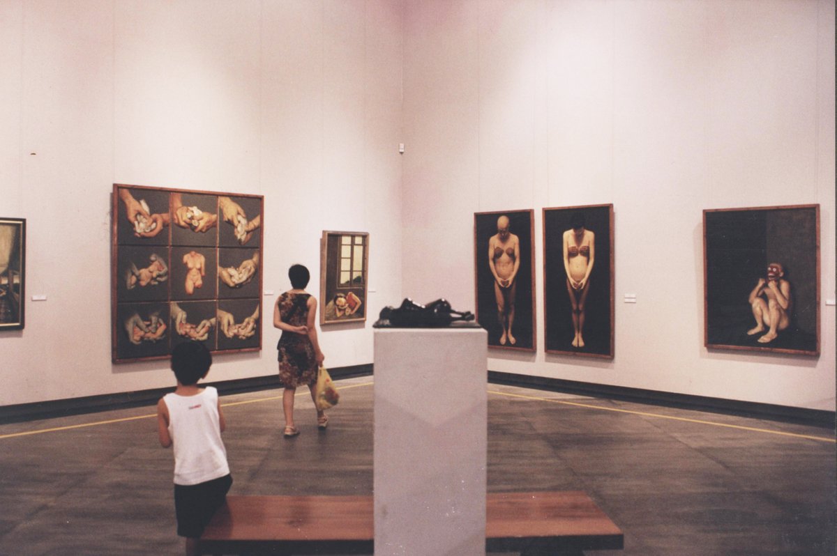 xuejiye66's tweet photo. I found these photos taken at my solo exhibition in Guangdong Art Museum in 2000. It seems that children prefer this painting. https://t.co/bgw3uY4e2Y