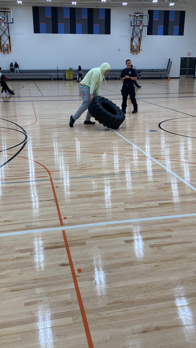 Thank you @RochesterMNFire department for supporting our PE classes today! @DakotaMS