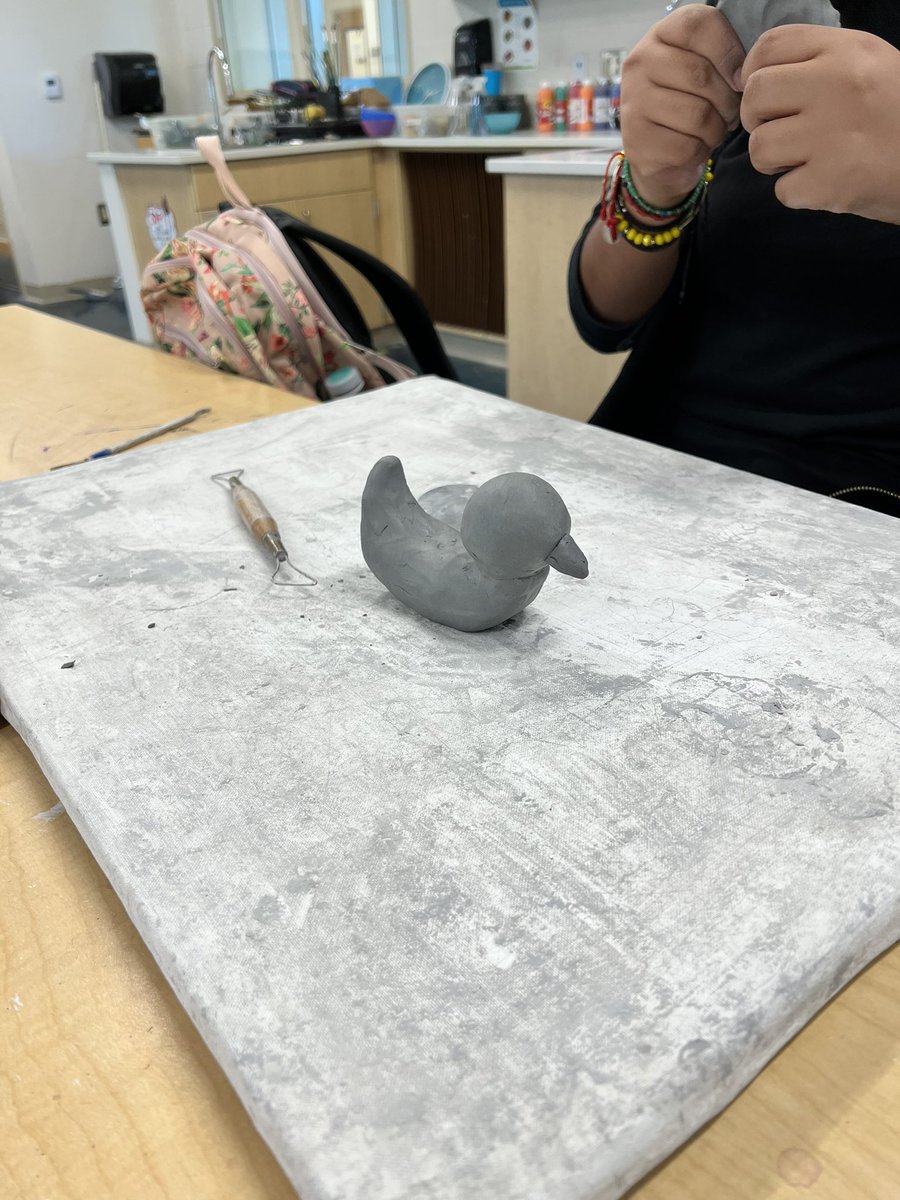 JoshuaFutrellNC's tweet photo. 8th grade students @NeuseRiverMS creating chia pets through the many elements of art!
#design #pottery #attheriver https://t.co/znj4cNGspm
