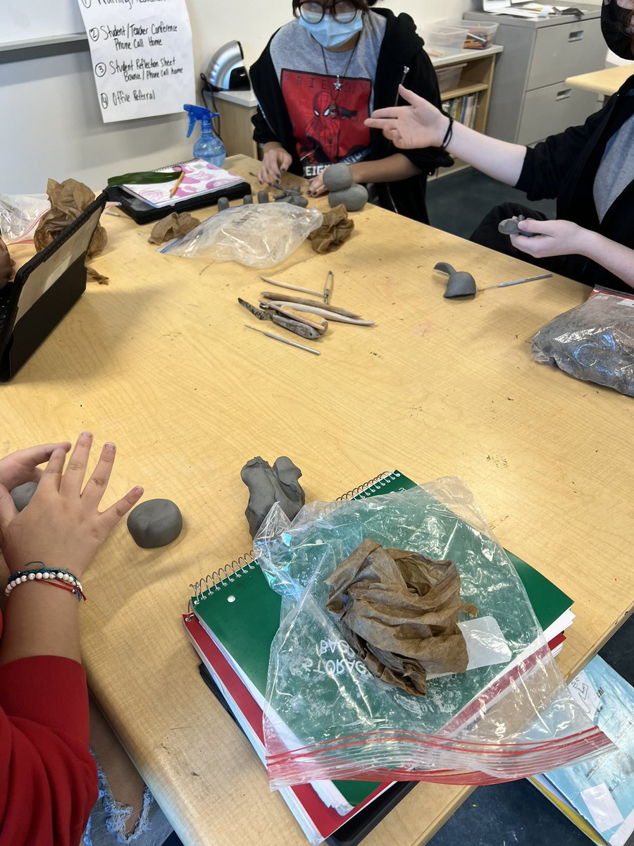 JoshuaFutrellNC's tweet photo. 8th grade students @NeuseRiverMS creating chia pets through the many elements of art!
#design #pottery #attheriver https://t.co/znj4cNGspm