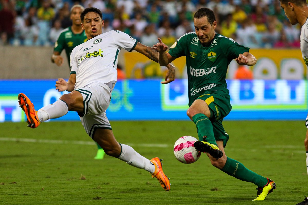Think_Ball's tweet photo. Com os #CraquesThinkBall Caetano e Caio Vinícius titulares, o @goiasoficial reencontrou a vitória no @Brasileirao: 2 a 1 sobre o Cuiabá! O Esmeraldino não vencia a seis rodadas e contou com boa atuação de ambos para somar três pontos na Arena Pantanal
📸 AssCom Cuiabá https://t.co/jIT7kG3yQO