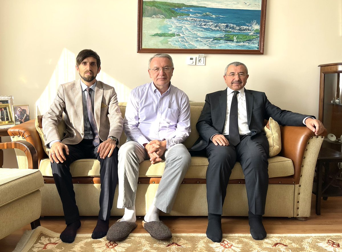 bbismailerdem's tweet photo. Abisi HAKK-IN rahmetine kavuşan teşkilat mensubumuz @hcsivri, dayısı HAKK-IN rahmetine kavuşan Kadın kol.yön.kur.üyesi @sevgikartal235, ilçe yön.kur.üy.@Abdurahmanakr Kadın kol. Başk. @GulayseDurak @aytenatas58 @NaimeYT2 ile taziyede bulunduk.Merhumlara ALLAH tan rahmet diliyorum https://t.co/VJ5c7fyMmv
