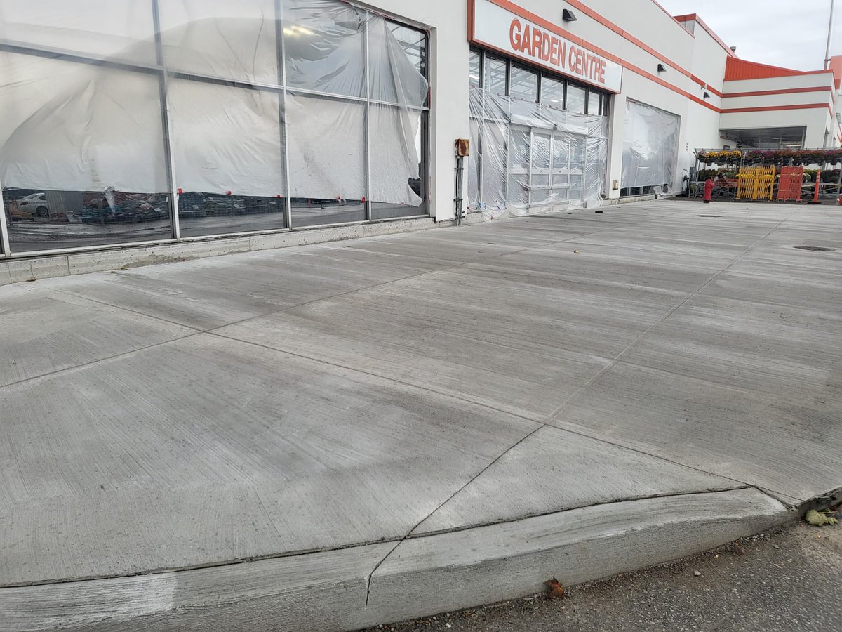TCFloorsTO's tweet photo. TCFloors crew Toronto hard at work lighting up Home Depot with new concrete! #concrete #homedepot #construction https://t.co/JWNEDoGieI
