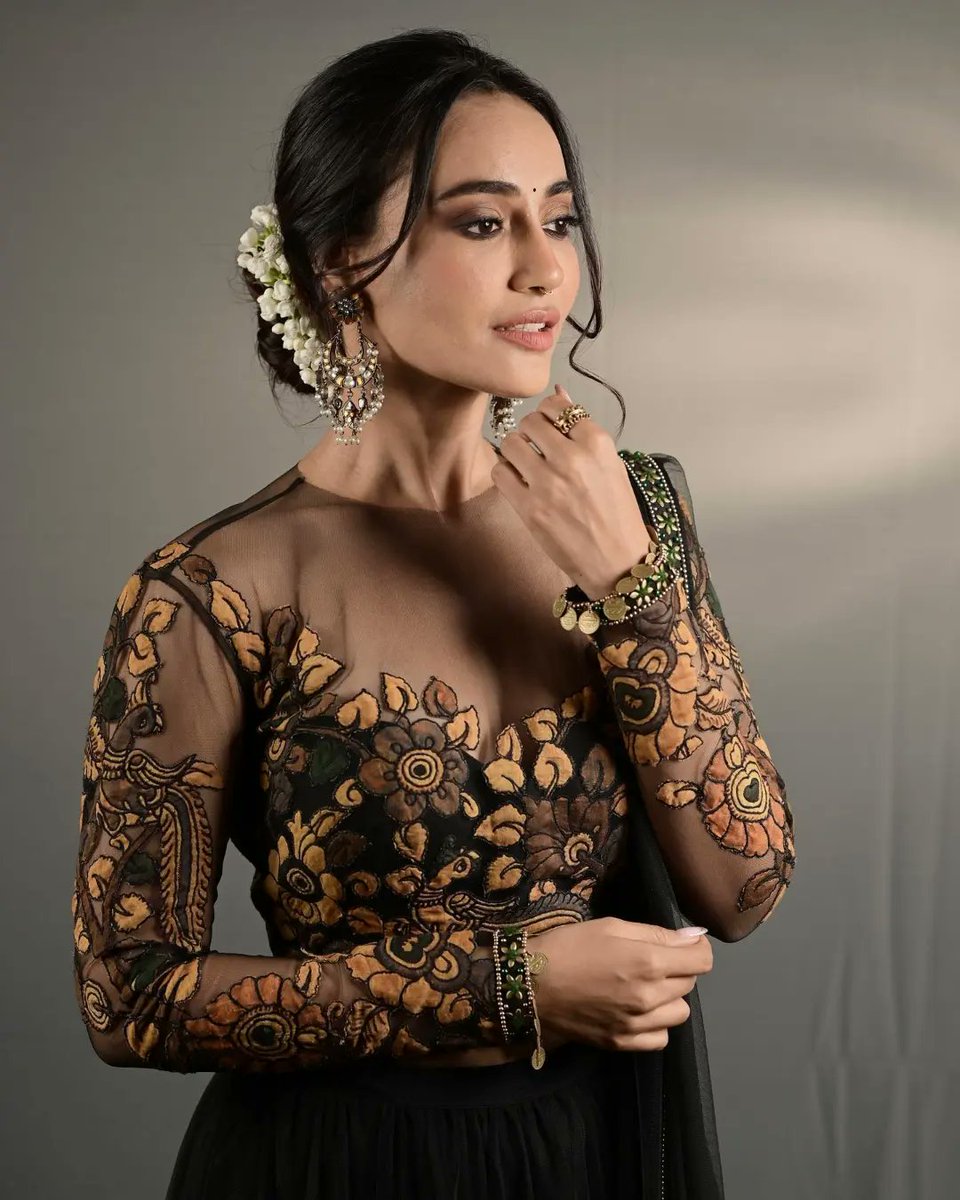 SurbhiJ_Anjali's tweet photo. beauty in black 🖤 
@SurbhiJtweets #SurbhiJyoti https://t.co/T7WGIViuov
