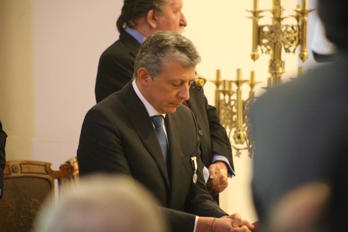 URosario's tweet photo. Termina a #EstaHora la misa que da inicio al protocolo de posesión de Alejandro Cheyne como rector de la Universidad, en la emblemática Capilla de la Bordadita - Claustro. 
En minutos inicia el acto de posesión en el patio principal. #LinkEnLaBio https://t.co/TAj93N530D