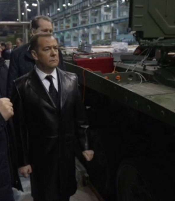 khodorkovsky_en's tweet photo. Medvedev, visiting the Uralvagonzavod tank factory in Nizhny Tagil, in this leather trench coat https://t.co/5vmHe4HFzm