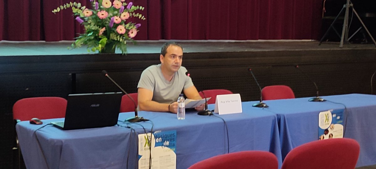 pepvilacant's tweet photo. L'Any Torres també ha tingut un ratet de presència al Congrés de la X  Edició del Festival de Músiques en Terres de Cruilla. https://t.co/NyvZND4grc