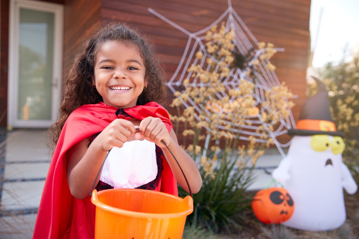 NSCsafety's tweet photo. According to @safekids, children are more than twice as likely to be hit by a car and killed on Halloween than on any other day of the year. We have simple steps for an extra safe #Halloween for you and your loved ones. Learn more: https://t.co/HOjJthWWeH. #RoadwaySafety https://t.co/FzO67NX3Ar