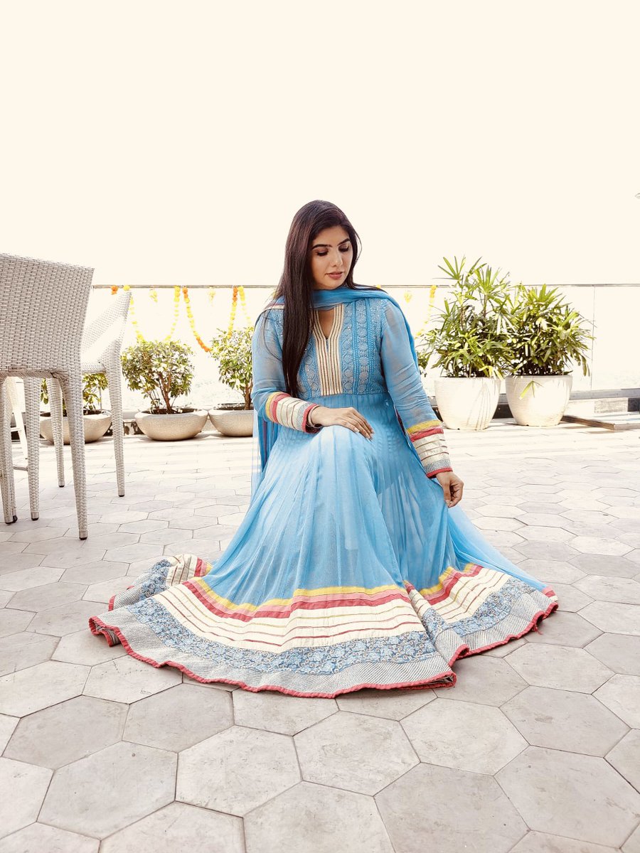 SidhwaMahtaab's tweet photo. Elegance has its own Radiance🪔🪔🪔

#elegance #diwali #indian #anarkali #anarkalisuits #deepavali #happydiwali #festival #indianwedding #lights #blue #indiancostume #salwarsuits #poolside #diya #flowers #floraldress #photooftheday #ethnic #pictures #mojri #bangles #bindi https://t.co/jNURpSbkRa