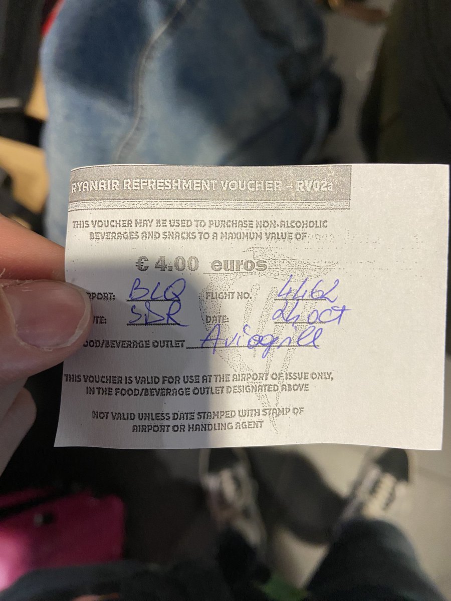trrlnd's tweet photo. @Ryanair_ES @Ryanair pocas o ninguna explicación a un retraso de 2 horas y 45’ en el BLQ - SDR. Mi sorpresa es el ticket para comer de 4€ con el que poder comer algo es casi imposible vistos los precios del aeropuerto. https://t.co/6z3VMkOlLg