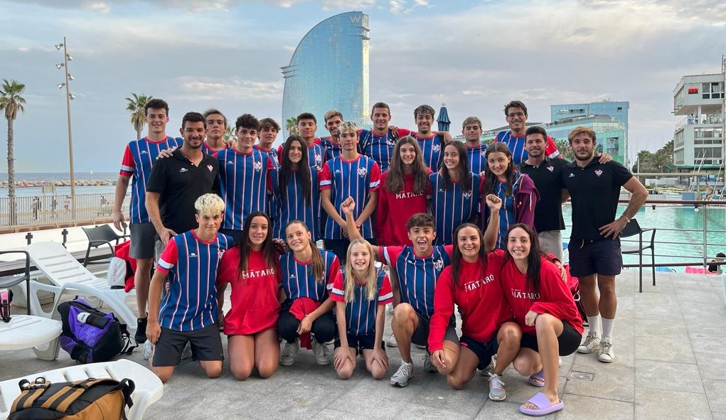 cnmataro's tweet photo. 🏊 Torna la competició i les sensacions del nou projecte són molt bones

👏 Es va disputar dissabte la Copa Catalana de 1a divisió, on vam acabar els 6ens

🔝 Rendiment altíssim dels veterans i bones maneres dels joves

👀 Llegiu la crònica https://t.co/8eBJPkALYk

#SomElCentre https://t.co/2AisKReOZ5