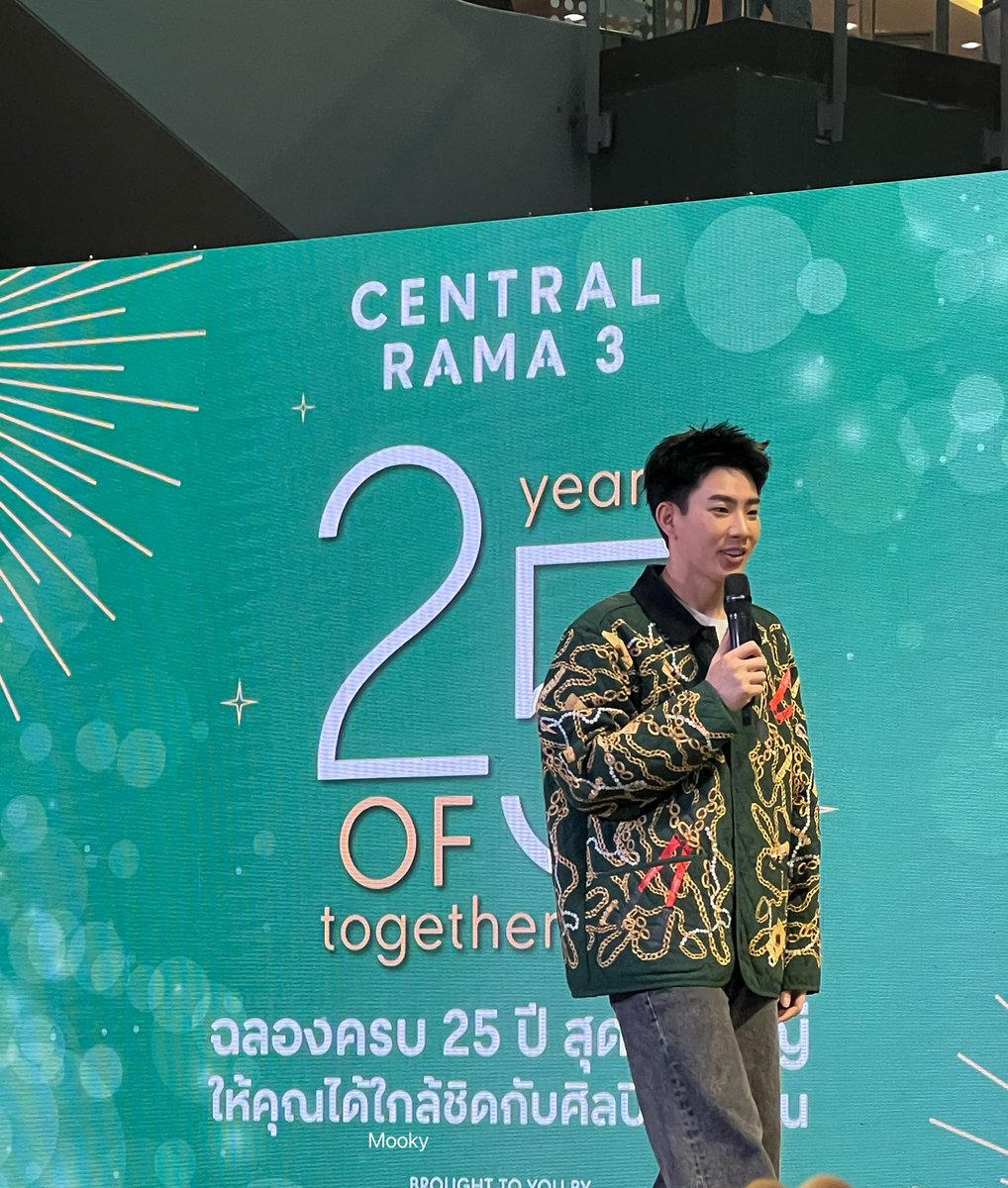 wanidpreecha's tweet image. คุณออฟเขาน่ารักเหมือนเดิม นี่นึกว่าจะไปไม่ทันซะแล้ว ตัดสินใจแบบ รีบขับรถออกมาเลย แล้วก็มาทัน แงง รักนะคะ 💚🥹 
#ออฟจุมพล 
#25ปีเซ็นสามxออฟจุมพล