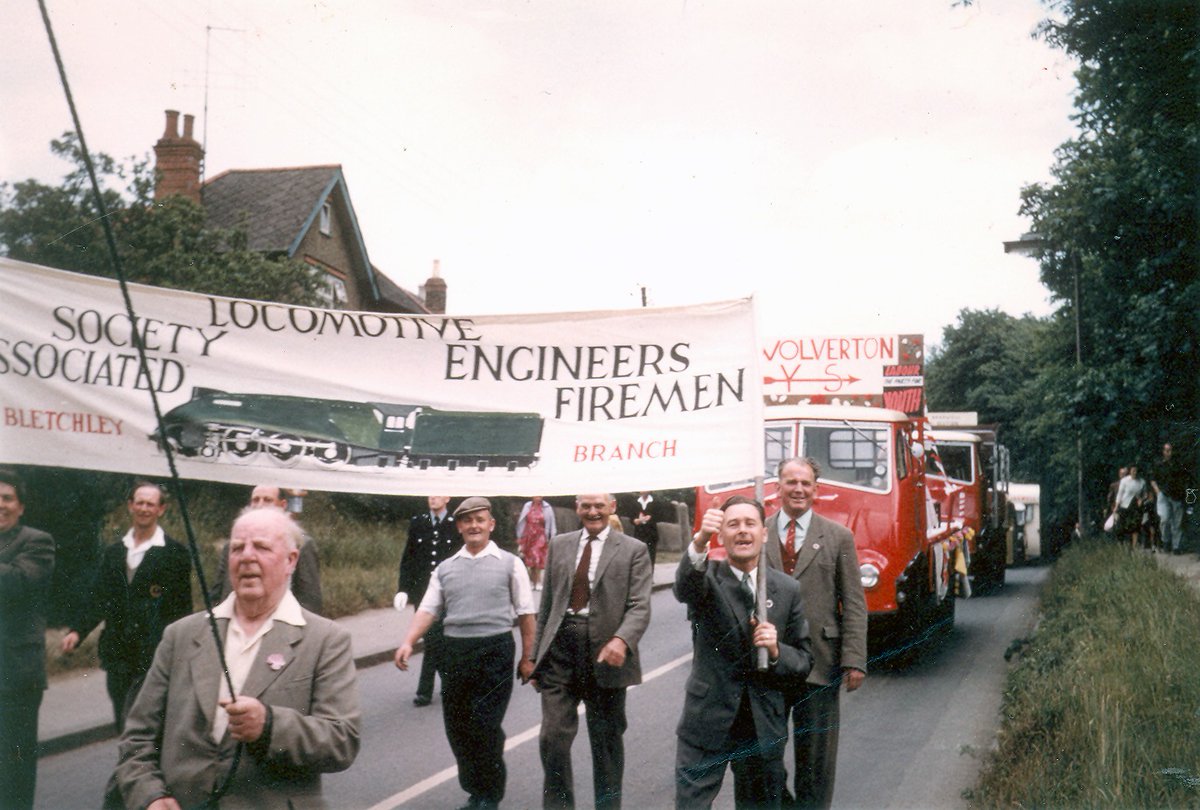 October's LAMK #bookofthemonth is A Century Of Campaigning: People's Stories About The Labour Party In Milton Keynes.
On offer at £5, here:  livingarchive.org.uk/content/online…

#placemaking #community #memories #history #heritage  #britishculture <a href="/CultureMK/">CultureMK</a>
 <a href="/MKLabourParty/">Milton Keynes Labour</a>
 <a href="/BuckinghamCLP/">North Buckinghamshire Labour</a>