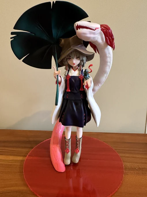 僕のお諏訪様のイラストをモチーフにガレキを作っていただいたxisaさん()に、昨日完成品をいたちゃいました!嬉しい嬉しい…!そして実物見るとすごい造形密度で圧倒される! 