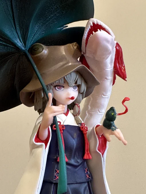 僕のお諏訪様のイラストをモチーフにガレキを作っていただいたxisaさん()に、昨日完成品をいたちゃいました!嬉しい嬉しい…!そして実物見るとすごい造形密度で圧倒される! 
