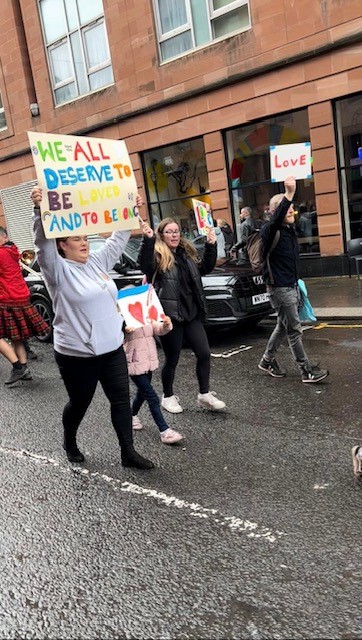 Edinburgh_CC's tweet photo. Kicking off Care Experienced Week 2022 in style! Edinburgh’s young people at The Love Rally in Glasgow yesterday, proudly marching to show our commitment to achieving a lifetime of love for care experienced people across Scotland 📣 #CEW22 @EdinburghChamps https://t.co/CATllQqKc0